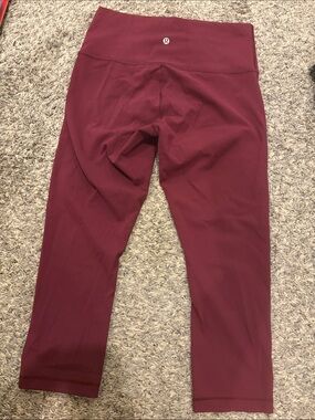 lululemon athletica women’s Wine Red Capri Leggings
